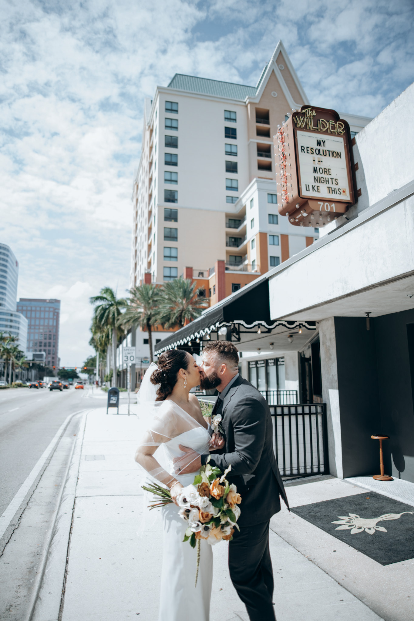 1b44a654-4d35-403c-82c2-8b3755d0a27c_rw_1920